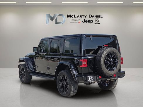 Used 2021 Jeep Wrangler Unlimited Sahara AWD/4WD image 4