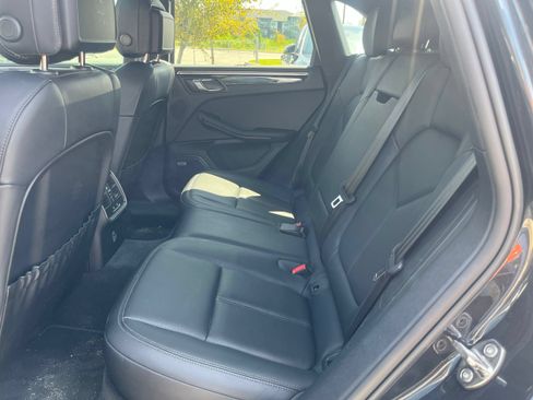 Used 2024 Porsche Macan AWD/4WD image 9