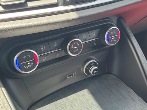 Used 2023 Alfa Romeo Stelvio Sprint RWD image 26