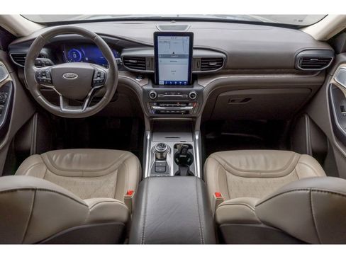 Used 2020 Ford Explorer Platinum w/ Premium Technology Package image 12