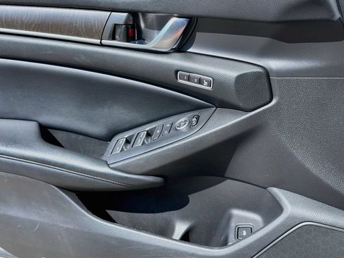Used 2018 Honda Accord Touring image 30