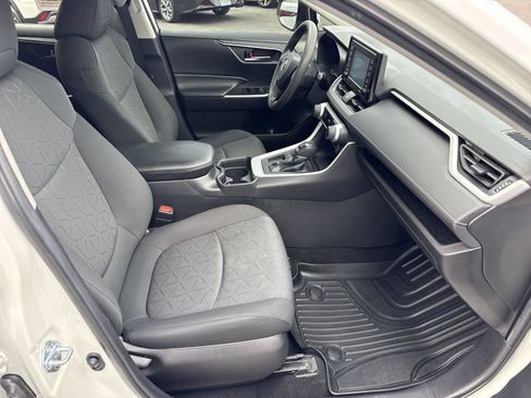 Used 2021 Toyota RAV4 XLE FWD image 29