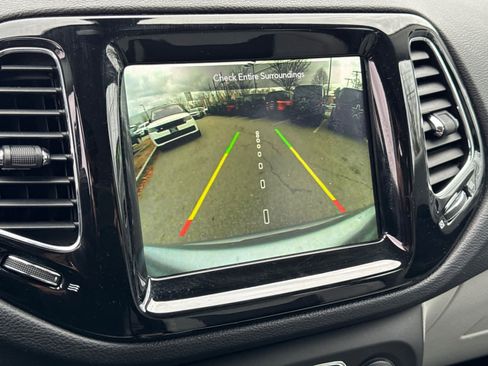 Used 2020 Jeep Compass Limited image 28