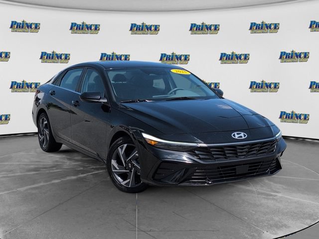 Used 2025 Hyundai Elantra SEL FWD image 3