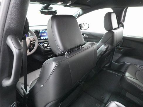 New 2026 Chrysler Pacifica Select w/ S Appearance Package FWD image 25