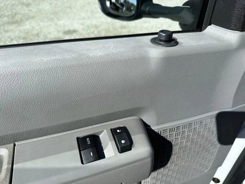 Used 2019 Ford E-350 and Econoline 350 Super Duty w/ Power Windows & Locks Group image 22