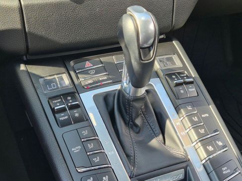 Used 2017 Porsche Macan Turbo AWD/4WD image 14