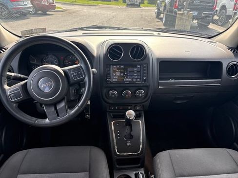 Used 2017 Jeep Patriot Latitude AWD/4WD image 12
