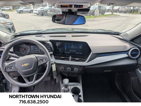 Used 2025 Chevrolet Trax LS FWD image 6