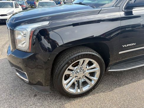 Used 2017 GMC Yukon SLT w/ Premium Edition AWD/4WD image 12