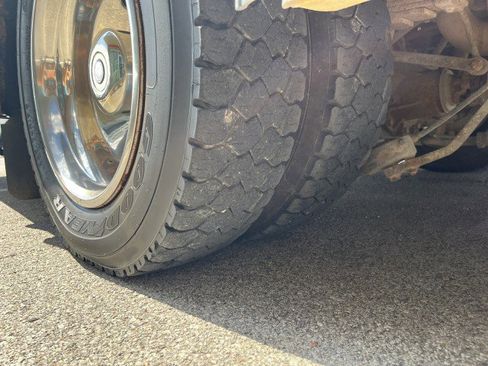 Used 2012 Ford F550 4x4 Regular Cab Super Duty w/ Payload Upgrade Pkg image 12