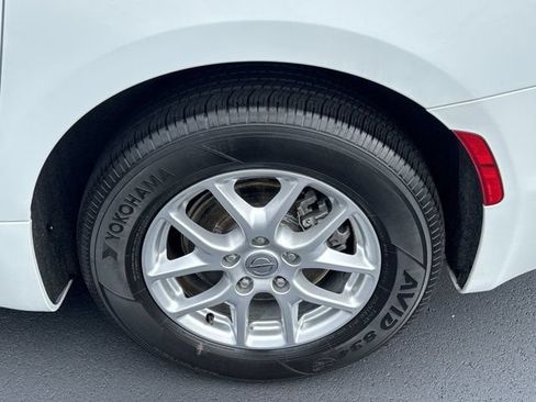 Used 2023 Chrysler Pacifica Touring-L FWD image 27
