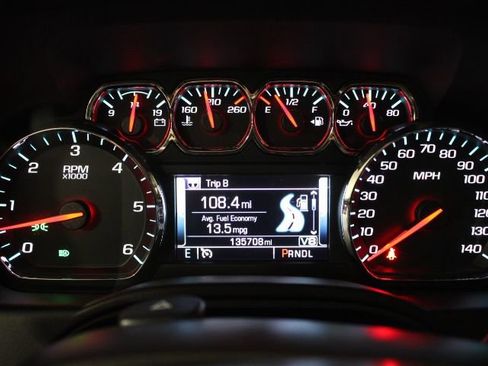 Used 2018 Chevrolet Suburban LT image 39