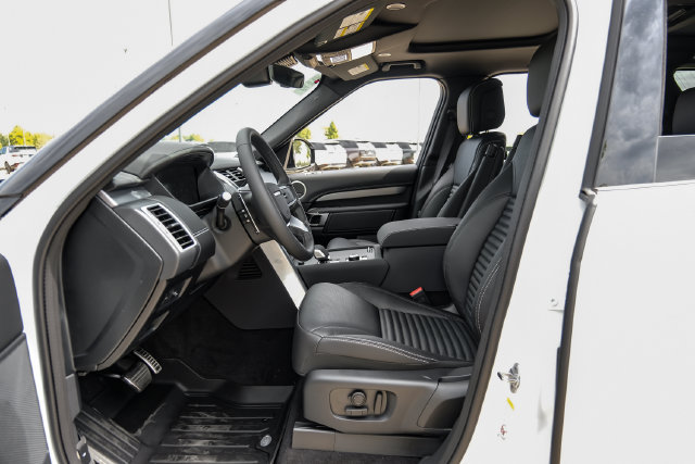New 2026 Land Rover Discovery Limited Edition AWD/4WD image 4