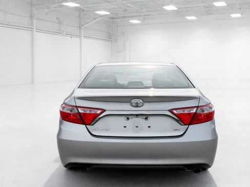 Used 2017 Toyota Camry SE image 7
