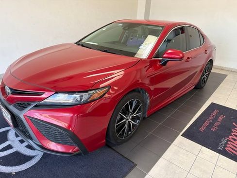 Used 2021 Toyota Camry SE FWD image 2