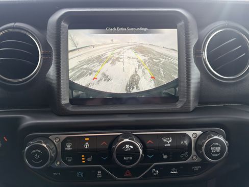 Used 2021 Jeep Wrangler Unlimited Sahara image 9