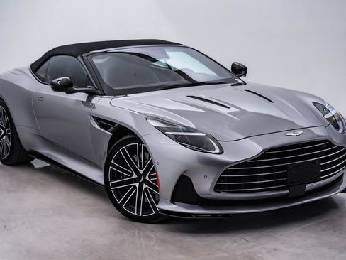 New 2025 Aston Martin DB12 Volante image 7