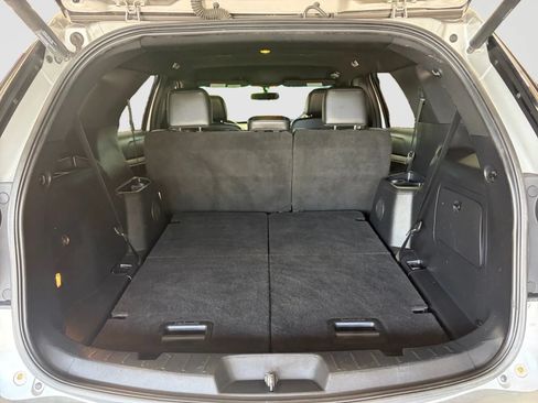 Used 2016 Ford Explorer XLT w/ Equipment Group 202A AWD/4WD image 17