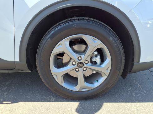 Certified 2025 Ford Escape ST-Line FWD image 9