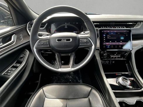 Used 2024 Jeep Grand Cherokee Limited image 7