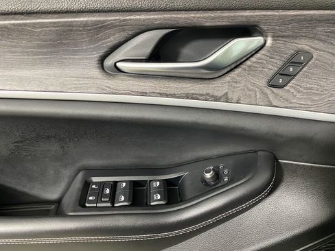 Used 2023 Jeep Grand Cherokee Limited AWD/4WD image 13