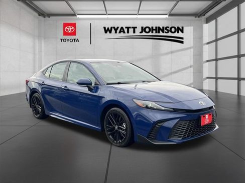 Used 2025 Toyota Camry SE FWD image 7