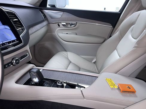Certified 2024 Volvo XC90 B6 Plus image 5