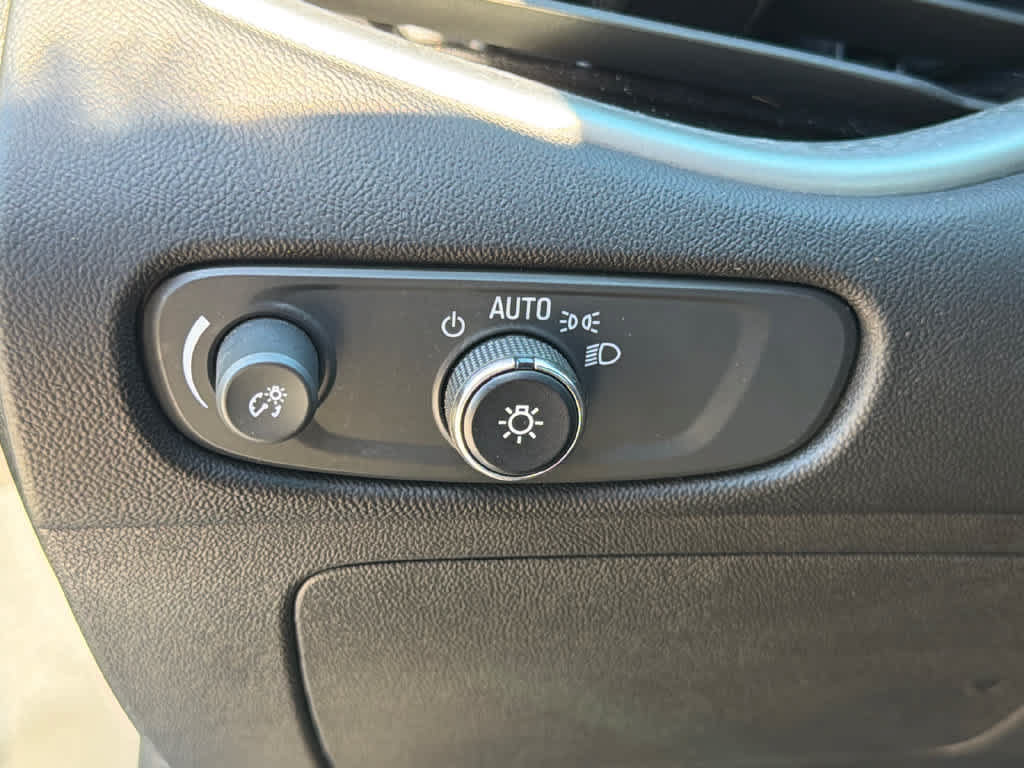 Used 2023 Chevrolet Malibu LT FWD image 34