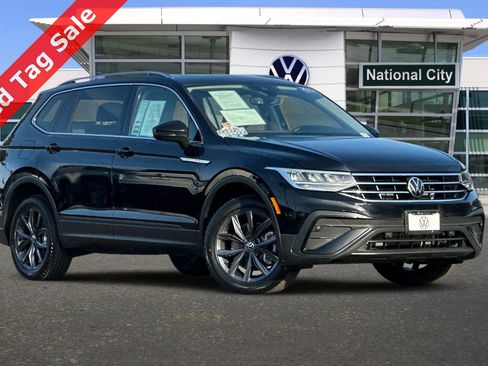Certified 2022 Volkswagen Tiguan SE w/ Panoramic Sunroof Package image 2
