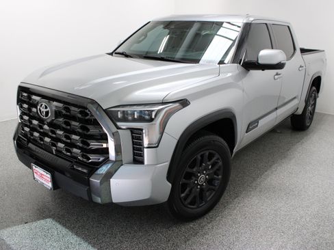 Used 2022 Toyota Tundra Platinum AWD/4WD image 2
