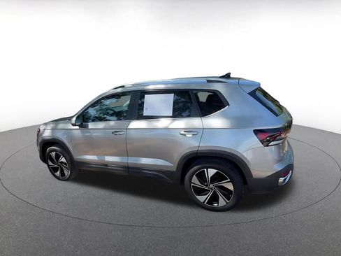 Used 2025 Volkswagen Taos SE AWD/4WD image 10