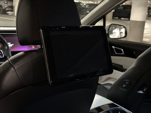 Certified 2023 Kia Carnival SX Prestige FWD image 21