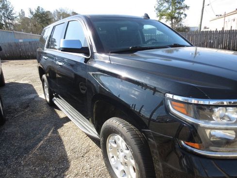 Used 2020 Chevrolet Tahoe 2WD w/ Remote Keyless Entry Package image 3