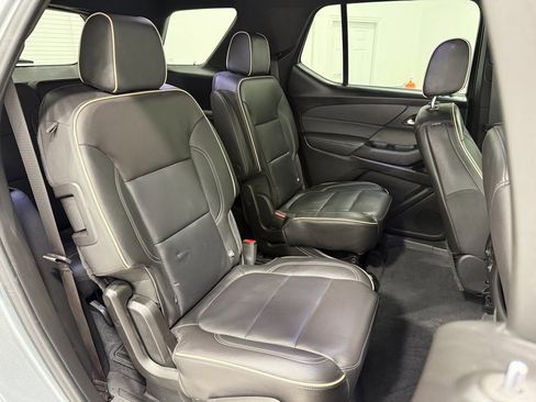 Used 2023 Chevrolet Traverse Premier image 38