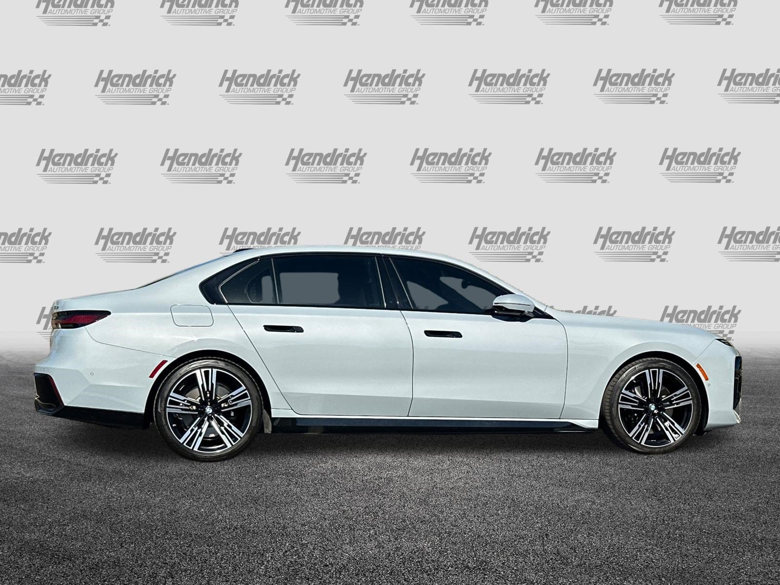 Used 2024 BMW 740i xDrive AWD/4WD image 3