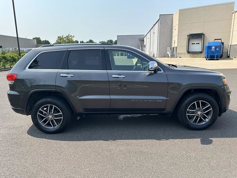 Used 2017 Jeep Grand Cherokee Limited AWD/4WD image 4