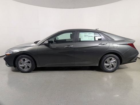 New 2026 Hyundai Elantra SE image 4