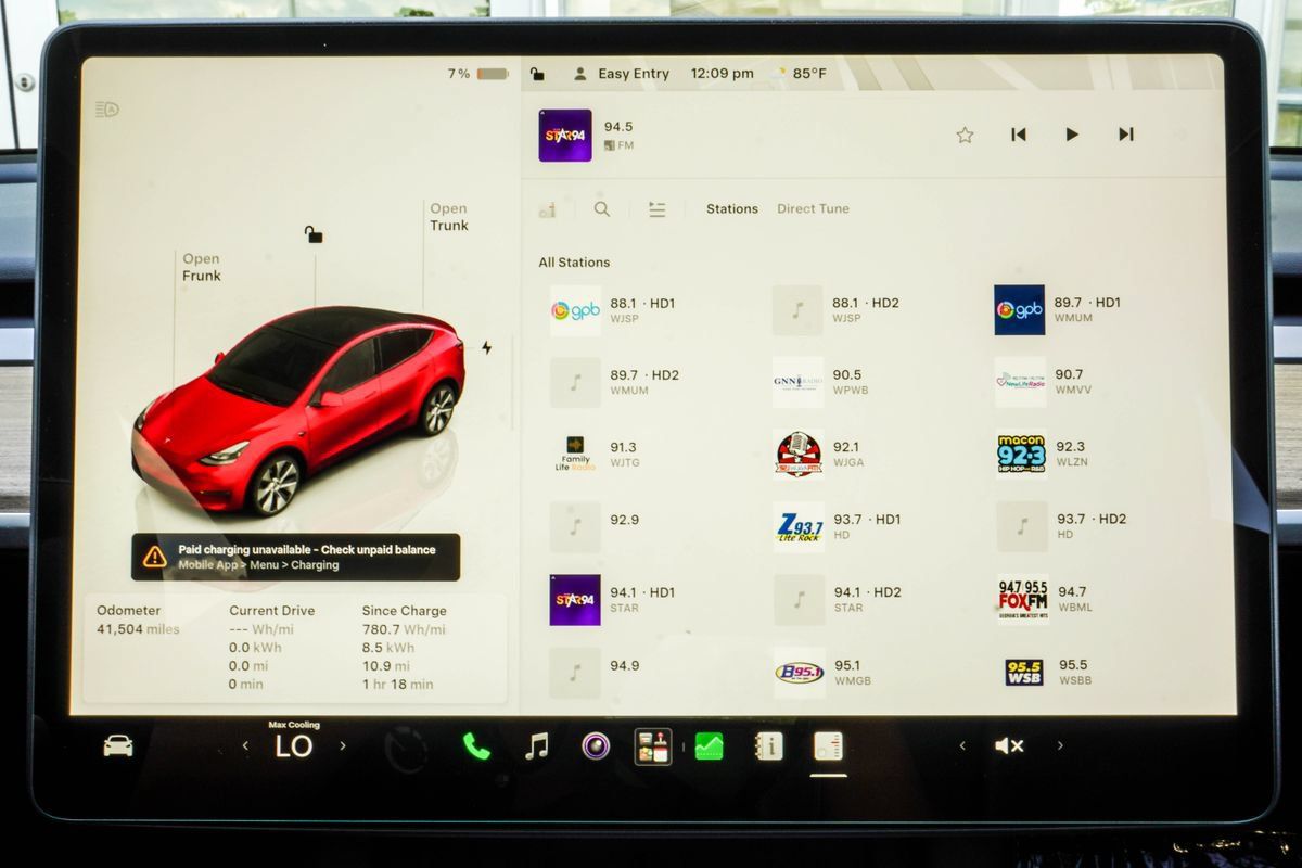 Used 2024 Tesla Model Y Long Range AWD/4WD image 25