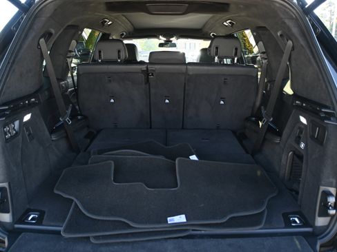 Used 2022 BMW X7 xDrive40i w/ M Sport Package image 16