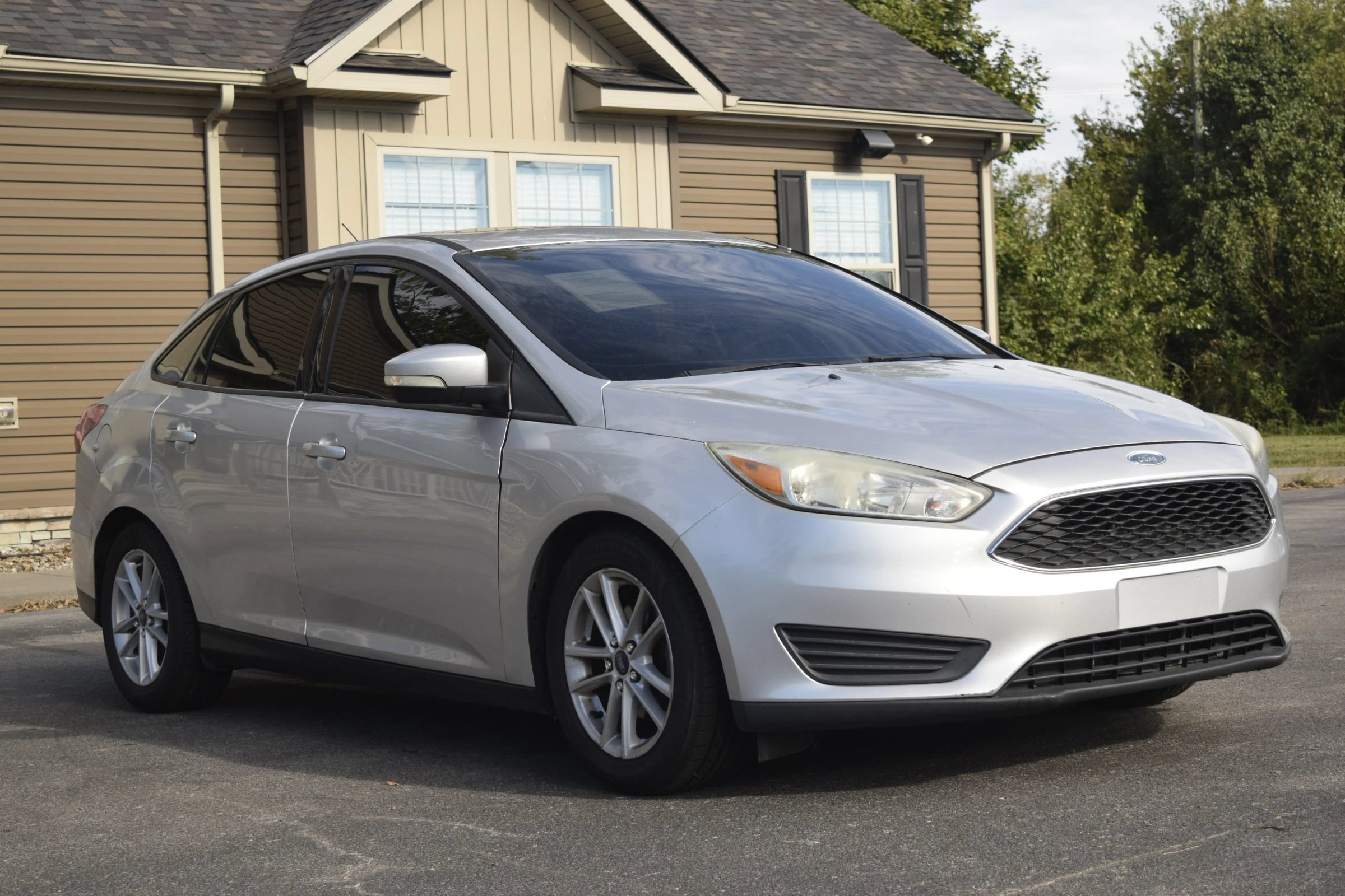 Used 2015 Ford Focus SE FWD image 1