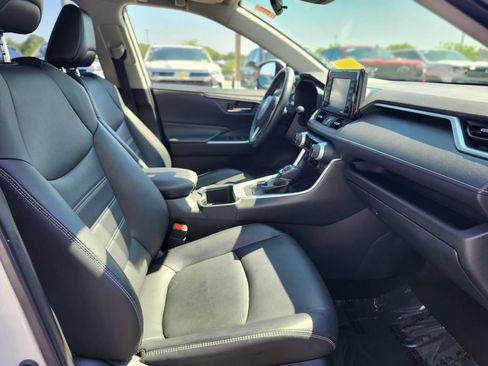 Used 2022 Toyota RAV4 XLE Premium AWD/4WD image 9