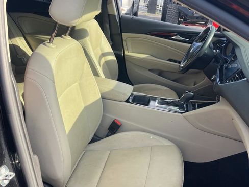 Used 2018 Buick Regal Essence w/ Sights and Sounds Package image 17