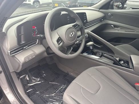 Used 2023 Hyundai Elantra SEL image 19