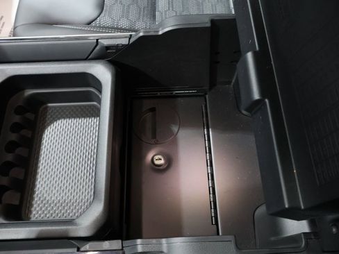 Used 2021 RAM 1500 Big Horn w/ Built-to-serve Edition image 33