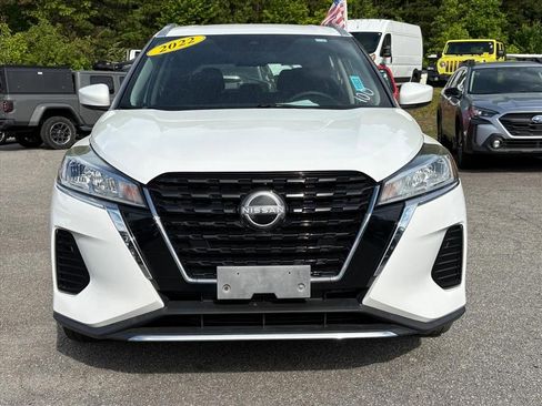 Used 2022 Nissan Kicks SV FWD image 2