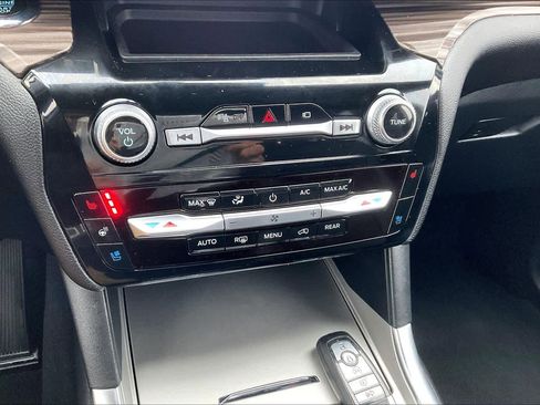 Used 2023 Ford Explorer Limited w/ Equipment Group 301A image 31