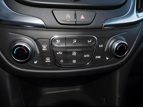 Used 2023 Chevrolet Equinox LT FWD image 13
