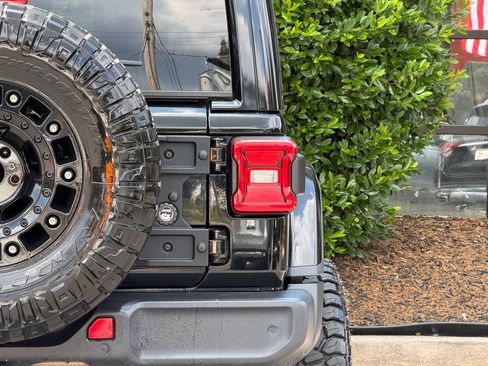 Used 2019 Jeep Wrangler Unlimited Sahara w/ Quick Order Package 24M Moab AWD/4WD image 16