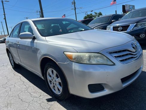Used 2011 Toyota Camry LE w/ LE Extra-Value Pkg FWD image 4